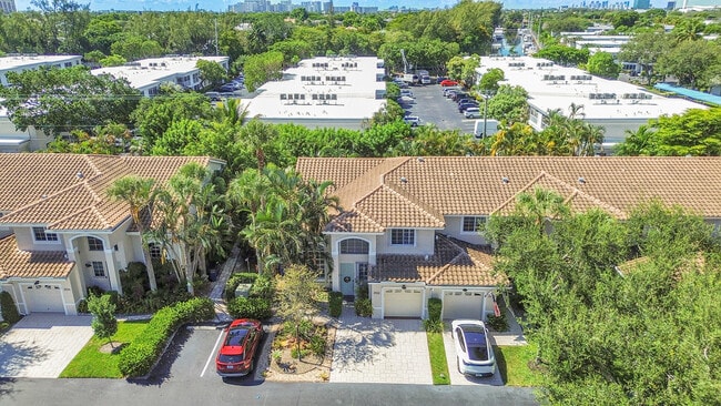 Building Photo - 2922 Port Royale Ln S