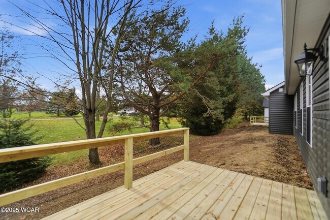 Building Photo - 2888 Lake Cir Dr