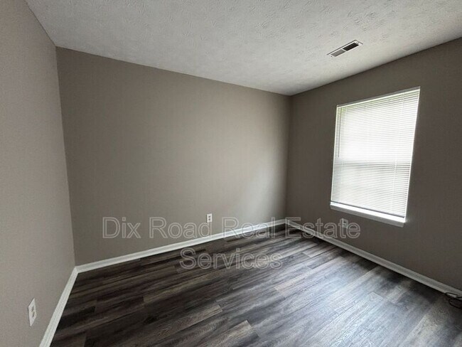 Building Photo - 490 Peyton Dr