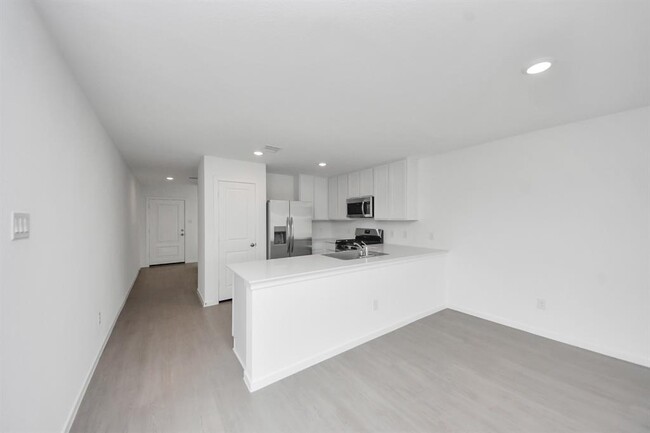 Building Photo - 18036 le gotte