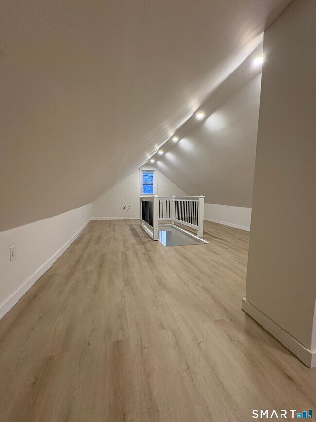 Building Photo - 1787 Stratfield Rd