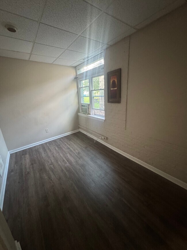 Building Photo - 108 Brook St