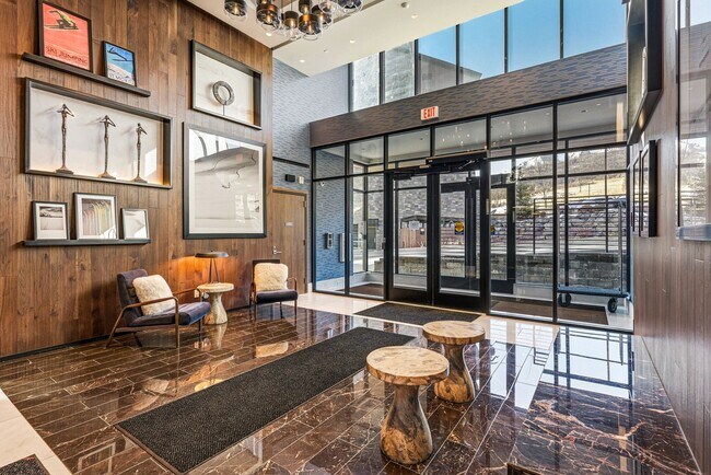 Building Photo - 2303 W Deer Hollow Ct