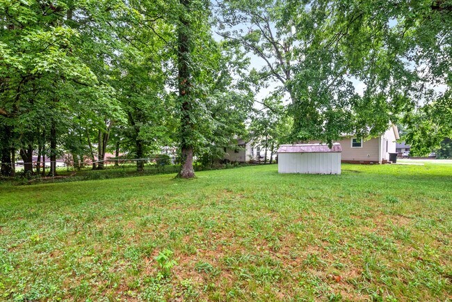 Building Photo - 135 E St