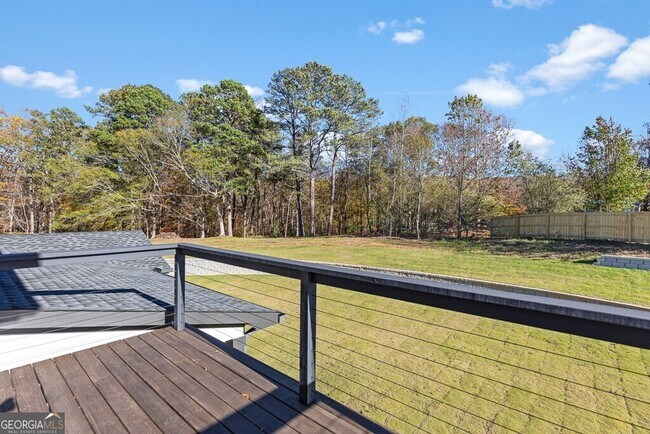 Building Photo - 555 Versailles Dr