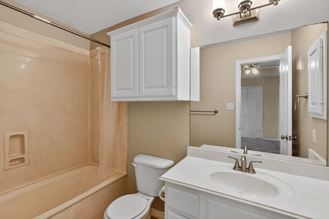 Building Photo - 1402 Western Oaks Ct