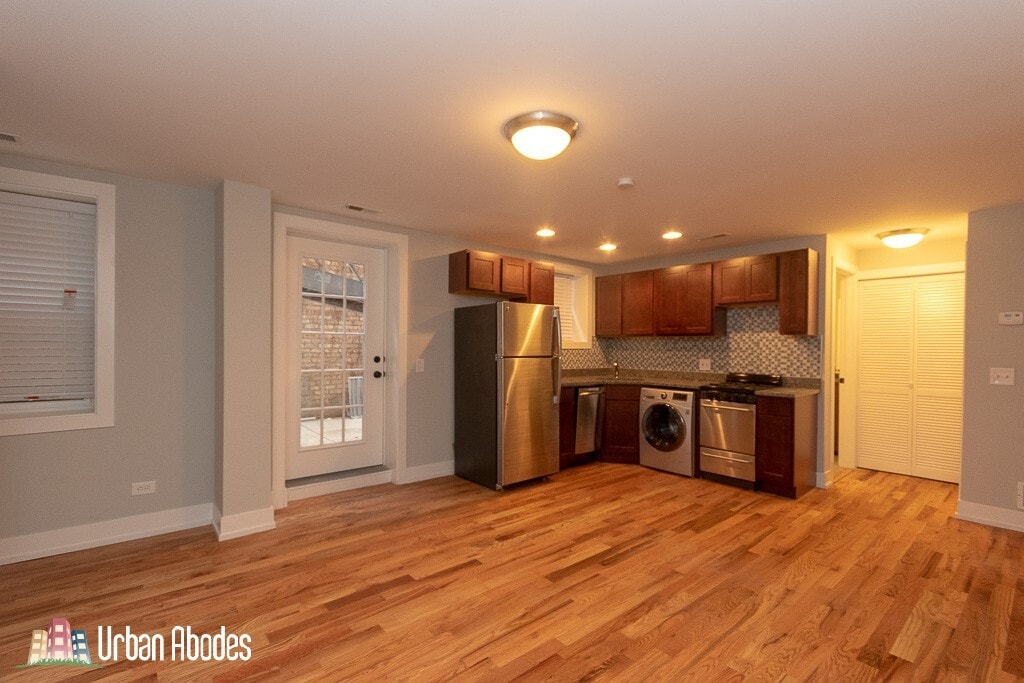 Building Photo - 556 W Arlington Pl