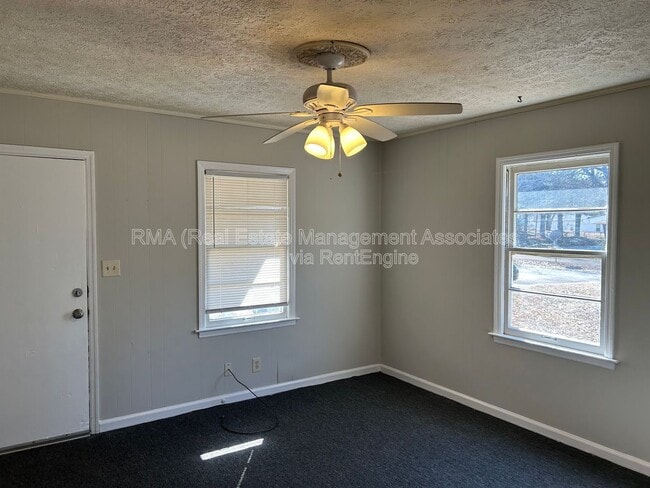 Building Photo - 1113 Dewey St