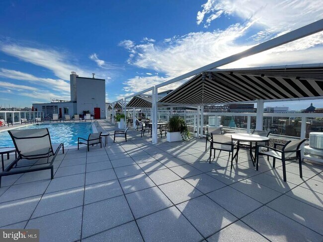 Building Photo - 1330 New Hampshire Ave NW