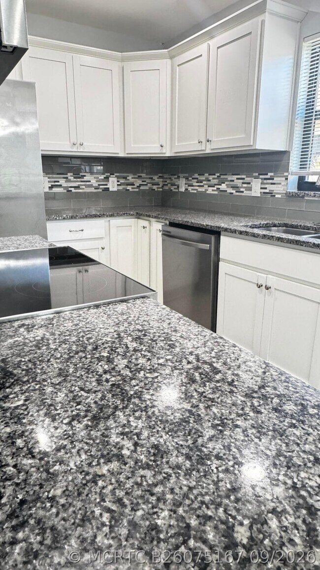 Building Photo - 20970 Concord Green Dr W