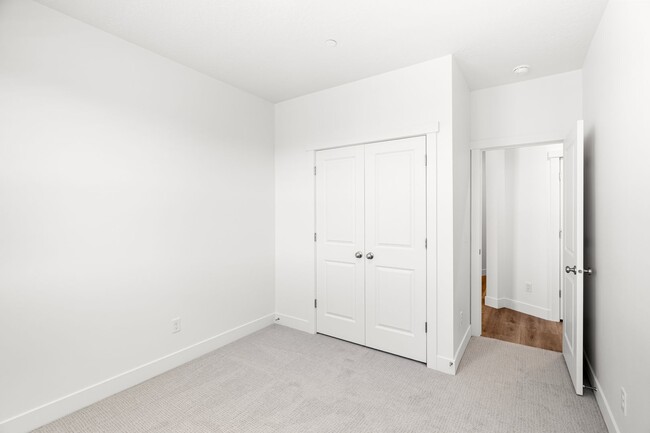 Building Photo - Desert Color Delight! NO APPLICATION FEE