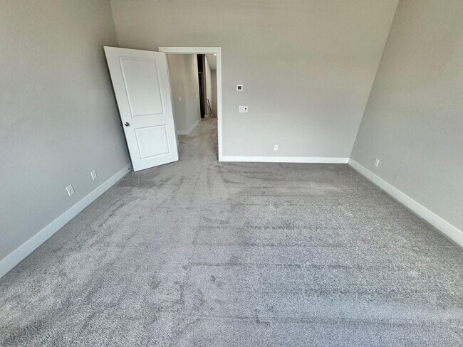 Building Photo - STUNNING 2 STORY HOME 3 BEDROOM/2.5 BATHROOM