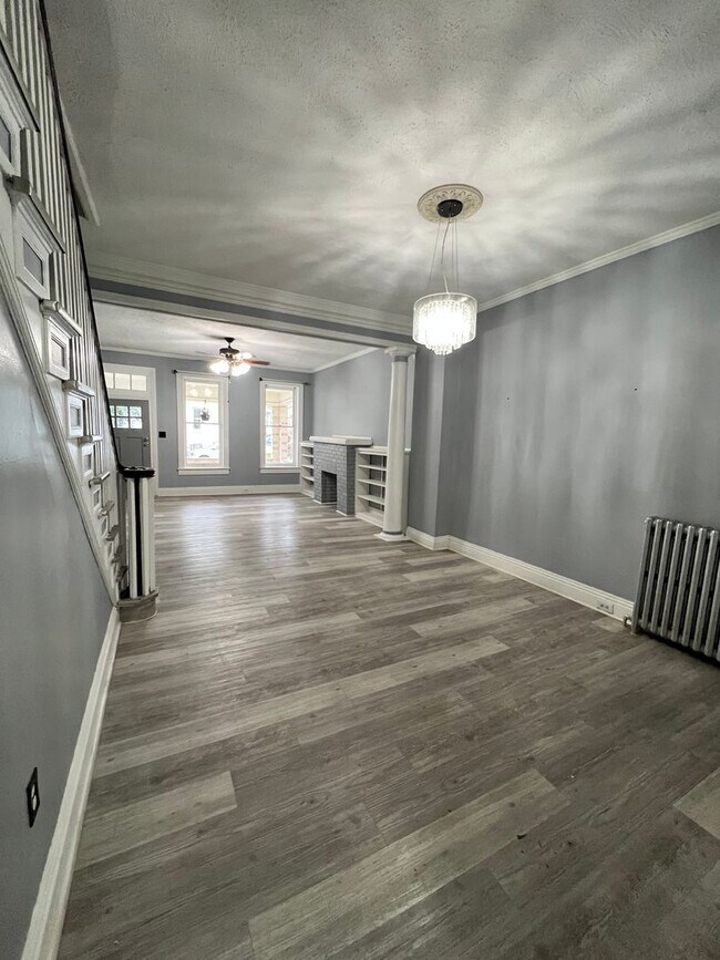 Building Photo - 5 Bedroom 1 Bath Home Available