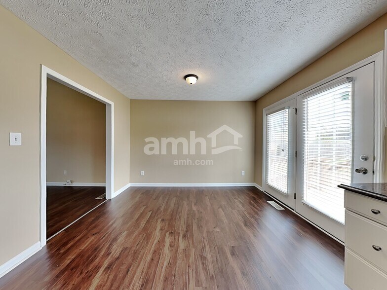 Building Photo - 541 Clyde Dr