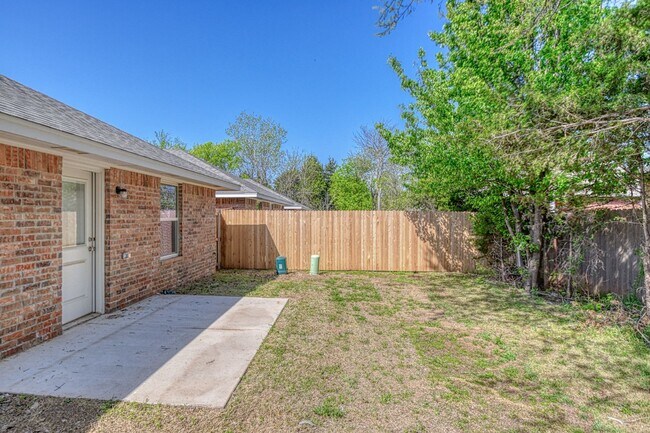 Building Photo - 2713 Clifton Ter