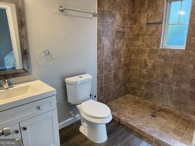 Building Photo - 324 Adams St