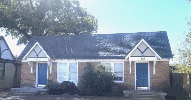 Primary Photo - 6 month lease! Cozy 1-Bedroom duplex AVAIL...