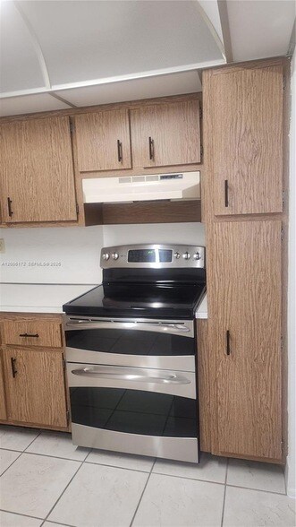 Building Photo - 13707 SW Kendale Lakes Cir