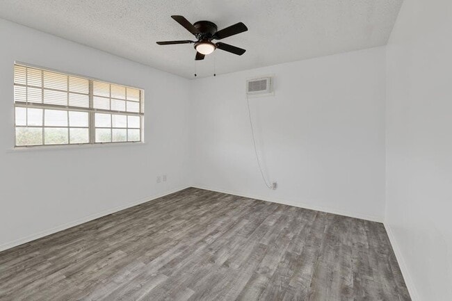 Building Photo - 5211 Thunderbird St