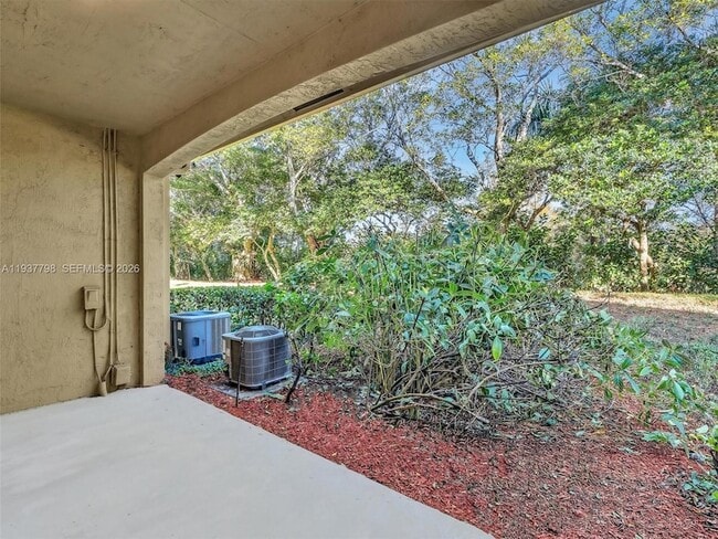 Building Photo - 3873 Tree Top Dr