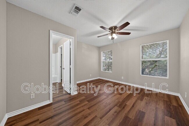 Building Photo - 7802 Kingsbury Way