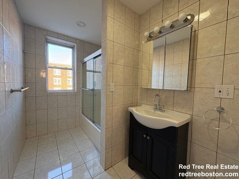 Building Photo - 73 Thatcher St