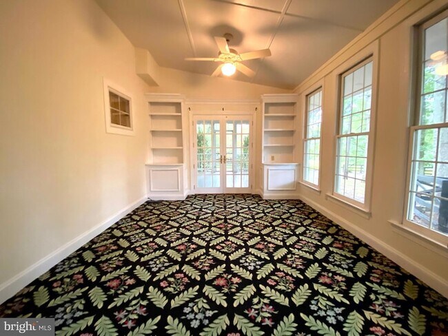 Building Photo - 5080 Harvest Ln