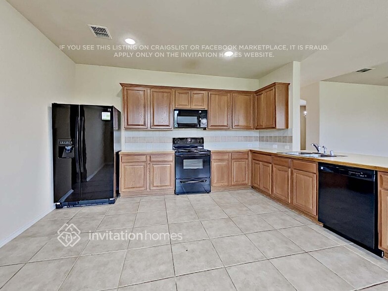 Building Photo - 1000 Pebblecreek Dr