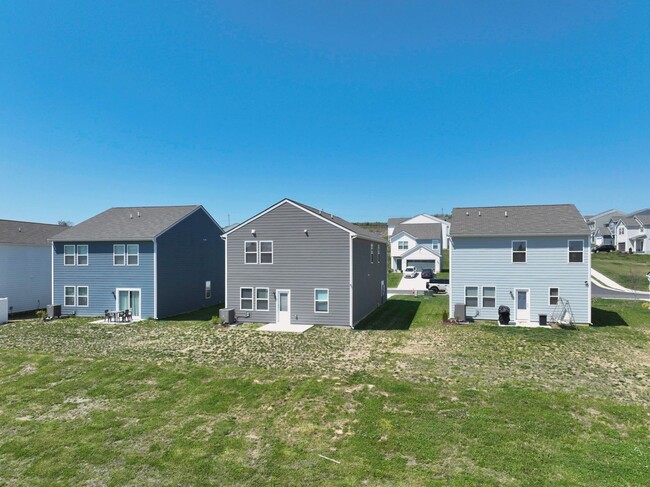 Building Photo - **RARE FIND: LIKE NEW, ONE-OWNER, 5-BED, 3-BATH HOME BUILT IN 2025 IN A NEIGHBORHOOD WITH RESORT-...