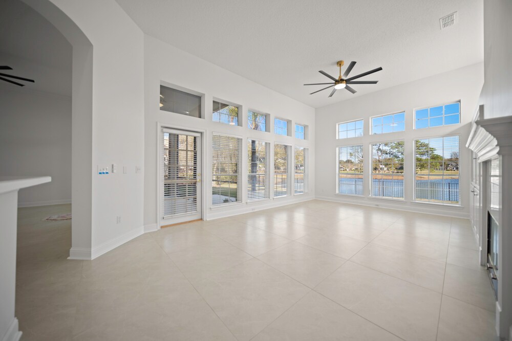 Building Photo - 10061 Vineyard Lake Rd E