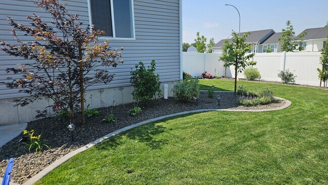 Building Photo - 3 Bed 2 Full Bath home