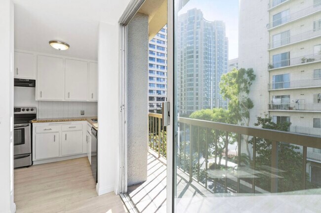 Building Photo - 10747 Wilshire Blvd