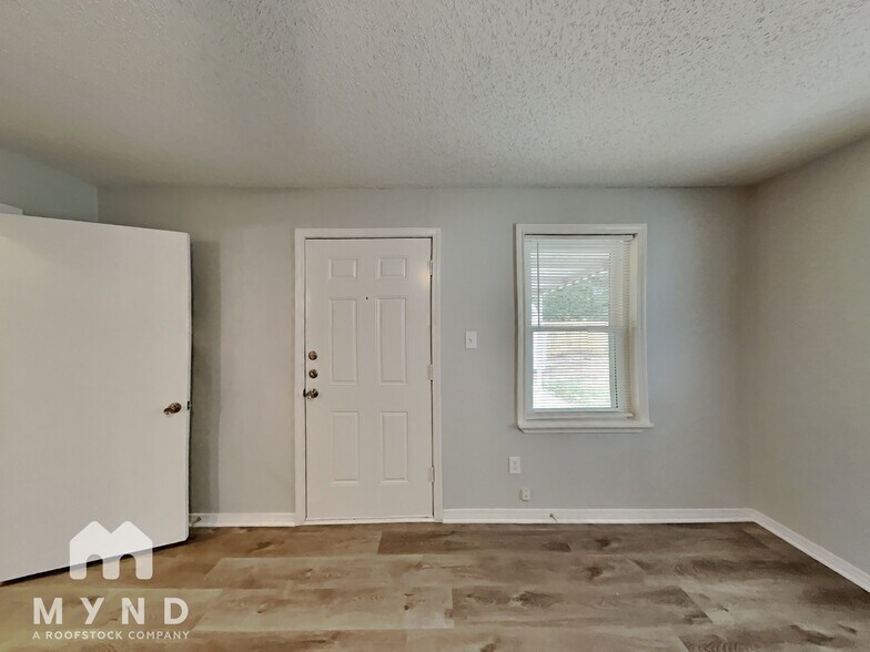 Building Photo - 5517 Thomas Ln