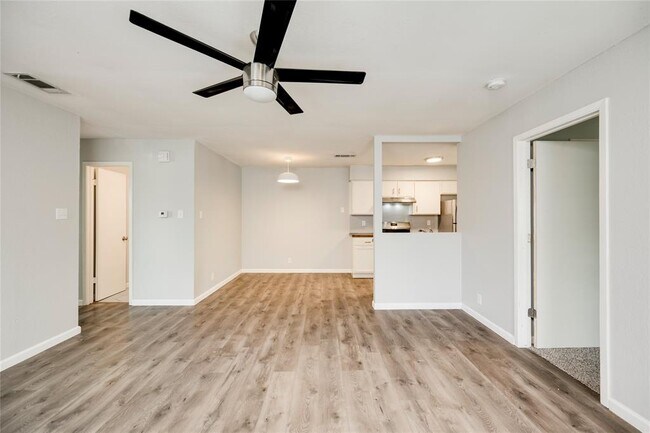 Building Photo - 915 Chisholm Cove