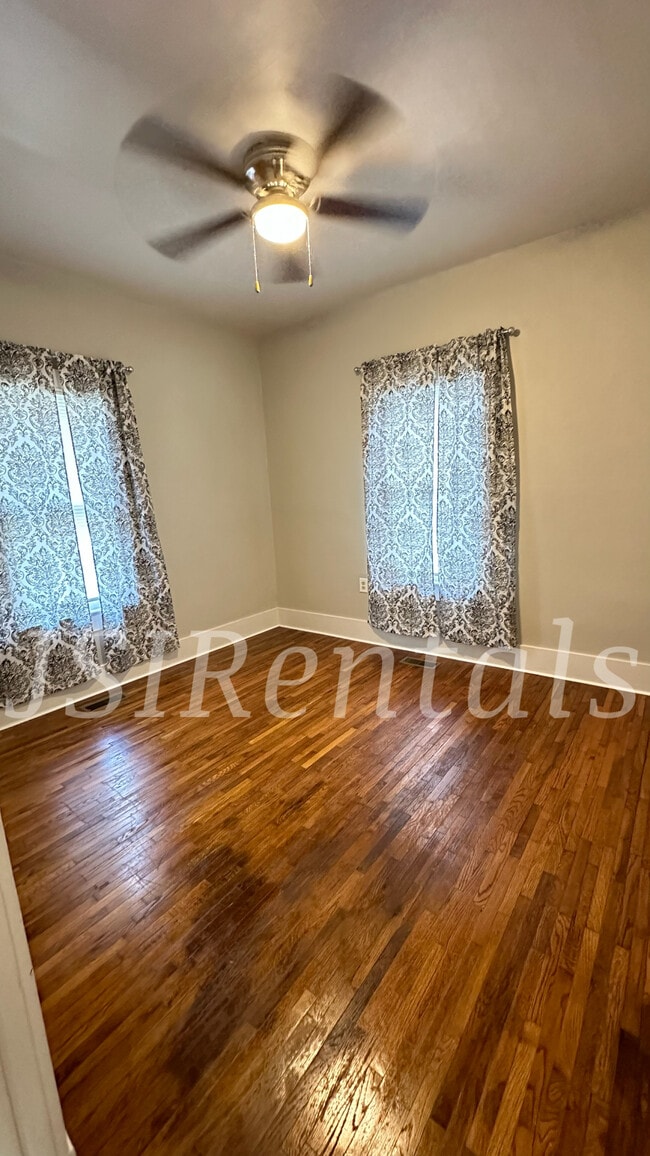 Building Photo - 1100 E 16th St