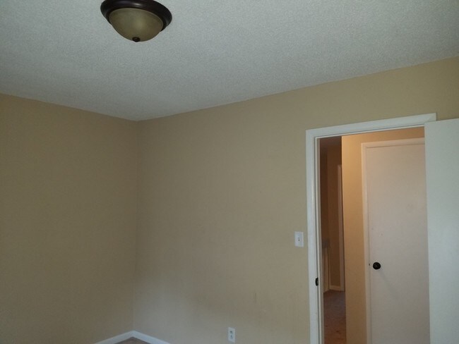 Building Photo - 2 BRM CONDO