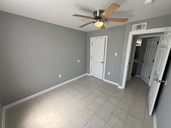 Building Photo - Baker Trails Apartments
