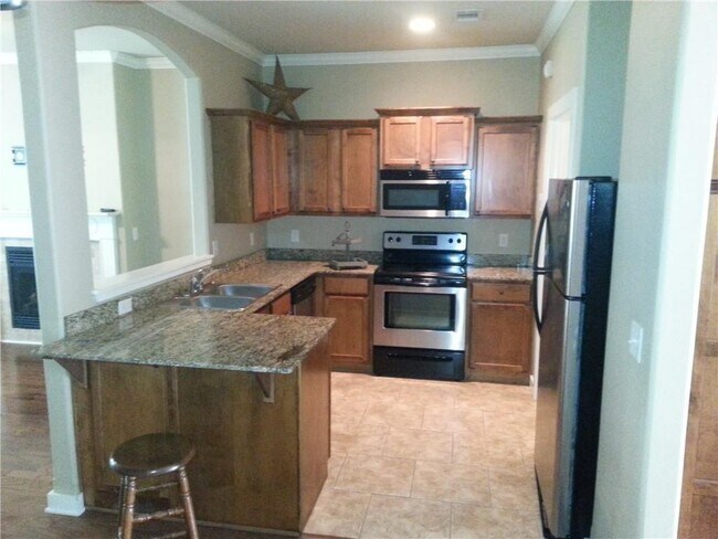 Building Photo - 3998 Rochester Cir