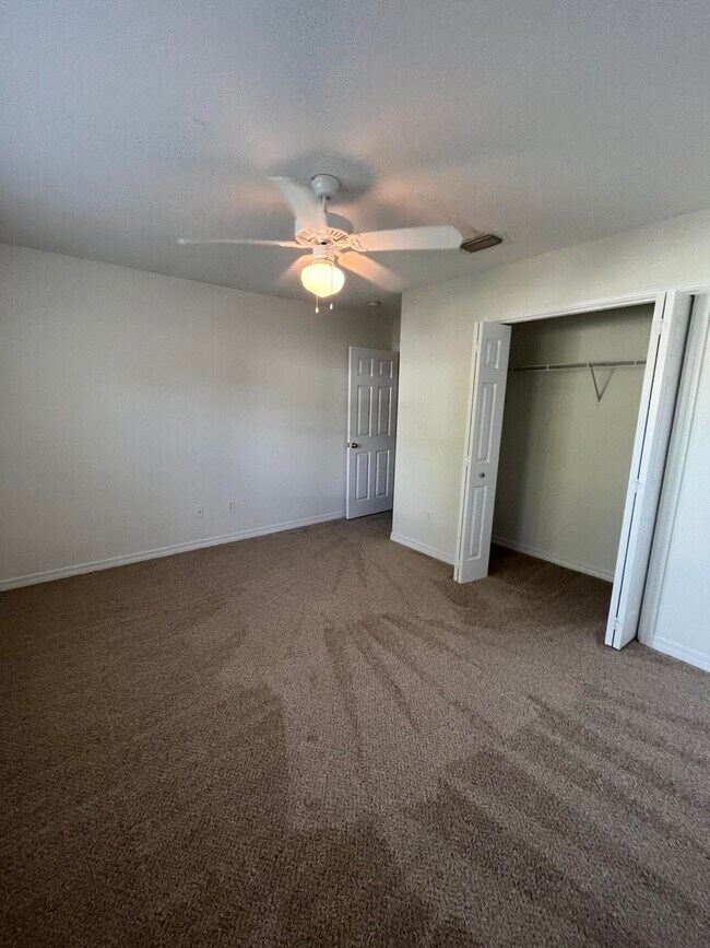 Building Photo - 706 Oaklawn St