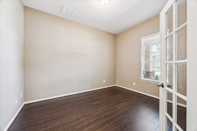 Building Photo - 2821 Chinaberry Park Ln