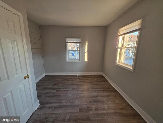 Building Photo - 110 N 4th St.