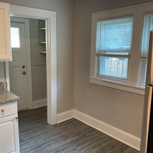 Building Photo - 17000 Melgrave Ave