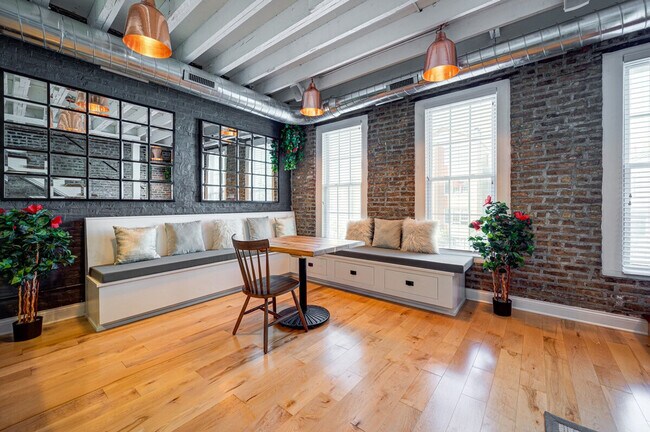 Building Photo - 1519 W Superior St