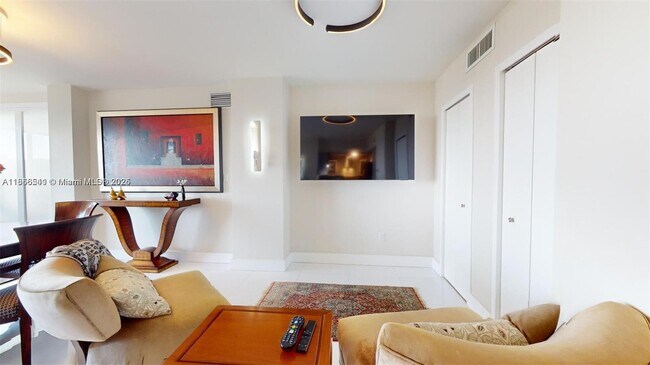 Building Photo - 3625 N Country Club Dr