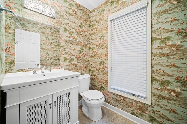 Building Photo - 3 Bedroom, 2.5 Bath Condo on the Pebble Creek Golf Course