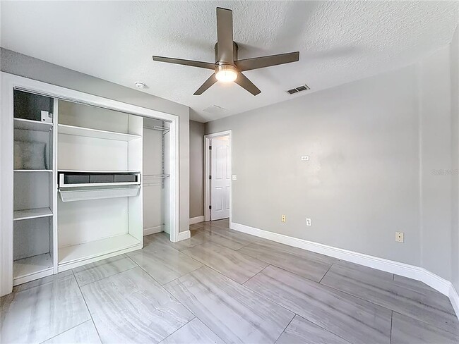 Building Photo - 12844 Oulton Cir