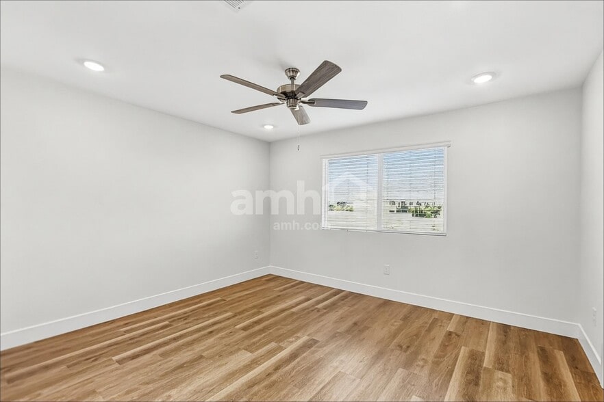 Building Photo - 8762 N Begonia Ct