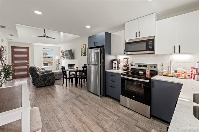 Building Photo - 17 B W St