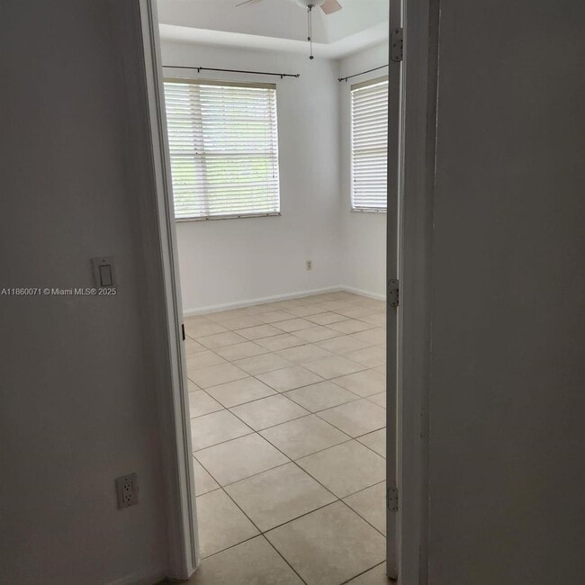 Building Photo - 2155 NE 3rd Ct