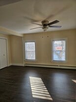 Building Photo - 187 Ferry St